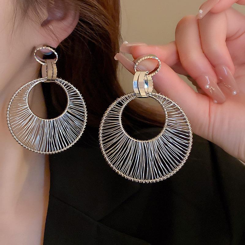 

Exaggerated Hollow Circle Geometric Earrings Ins Fashionable High-end Earrings for Women