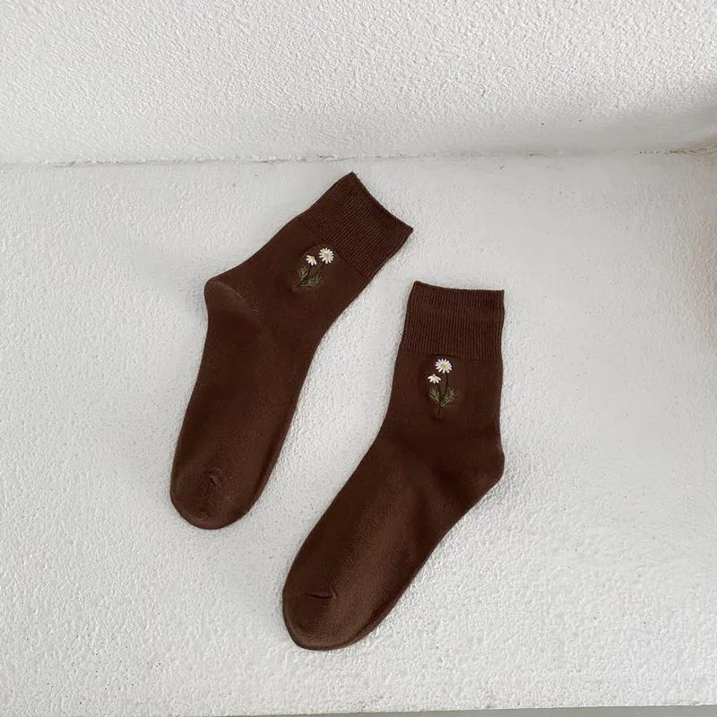 Embroidery Flower Woman Socks Japanese Fashion Cotton Long Socks for Women Harajuku Vintage Streetwear Girls Kawaii Crew Socks