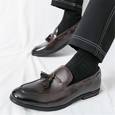 Designer Neuheit Herren Spitz Tasseln Leder Kleider Freizeit Schuhe Schwarz Braun Loafer Hochzeitskleid Homecoming Schuhwerk