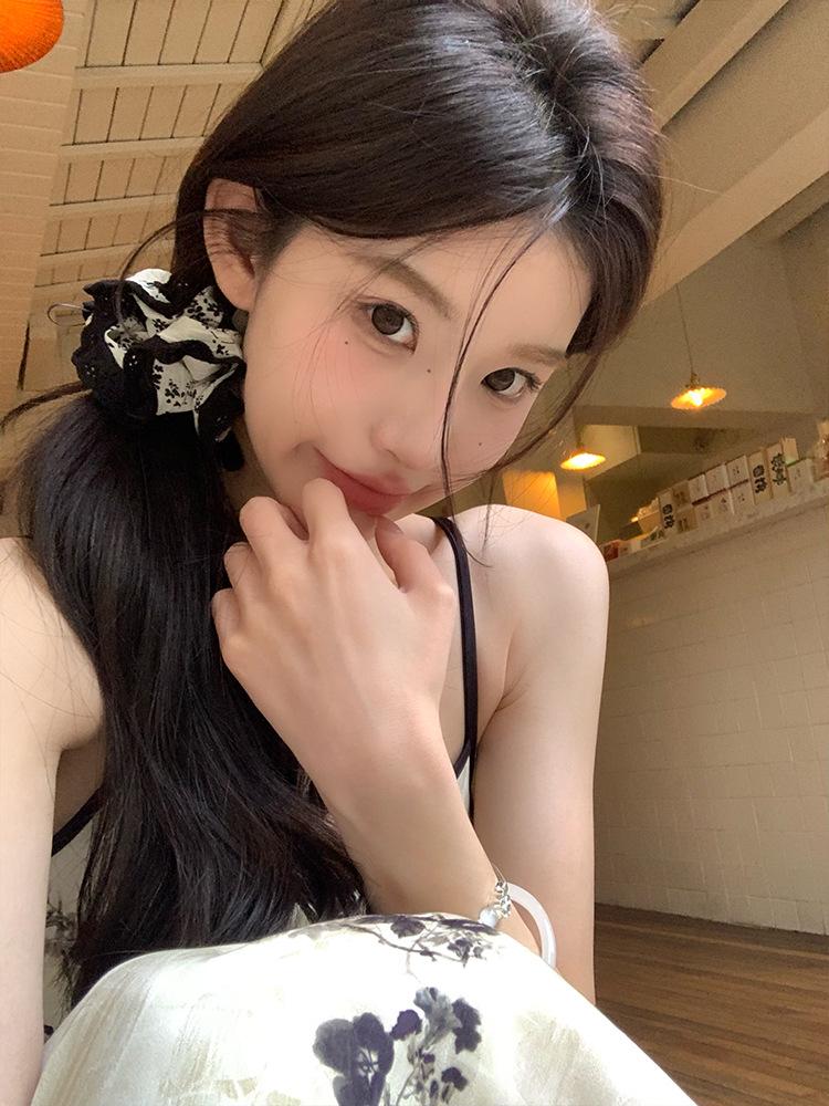 2024 Exclusive Women’s Chinese Ink Silk Triangle Headscarf - Fashionable French Retro Hair Band Accessory