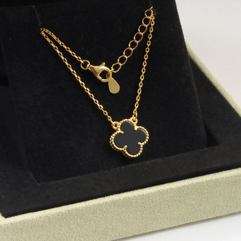 High-end Lucky Four-leaf Clover Necklace for Women 18k Agate High-end Carved Clavicle Chain