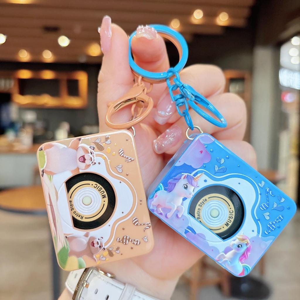 Cartoon-Tier-Plattenspieler-Schlüsselanhänger: Süßer Rucksackanhänger und lustiges CD-Player-Spielzeug