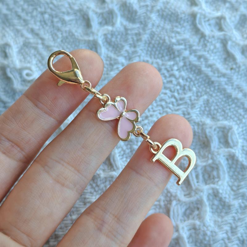 

1PC Keyrings Backpacks Charm Elegant Various Letters Car Keys Metal Pendant Birthday Gift 26 Letters B рожевий