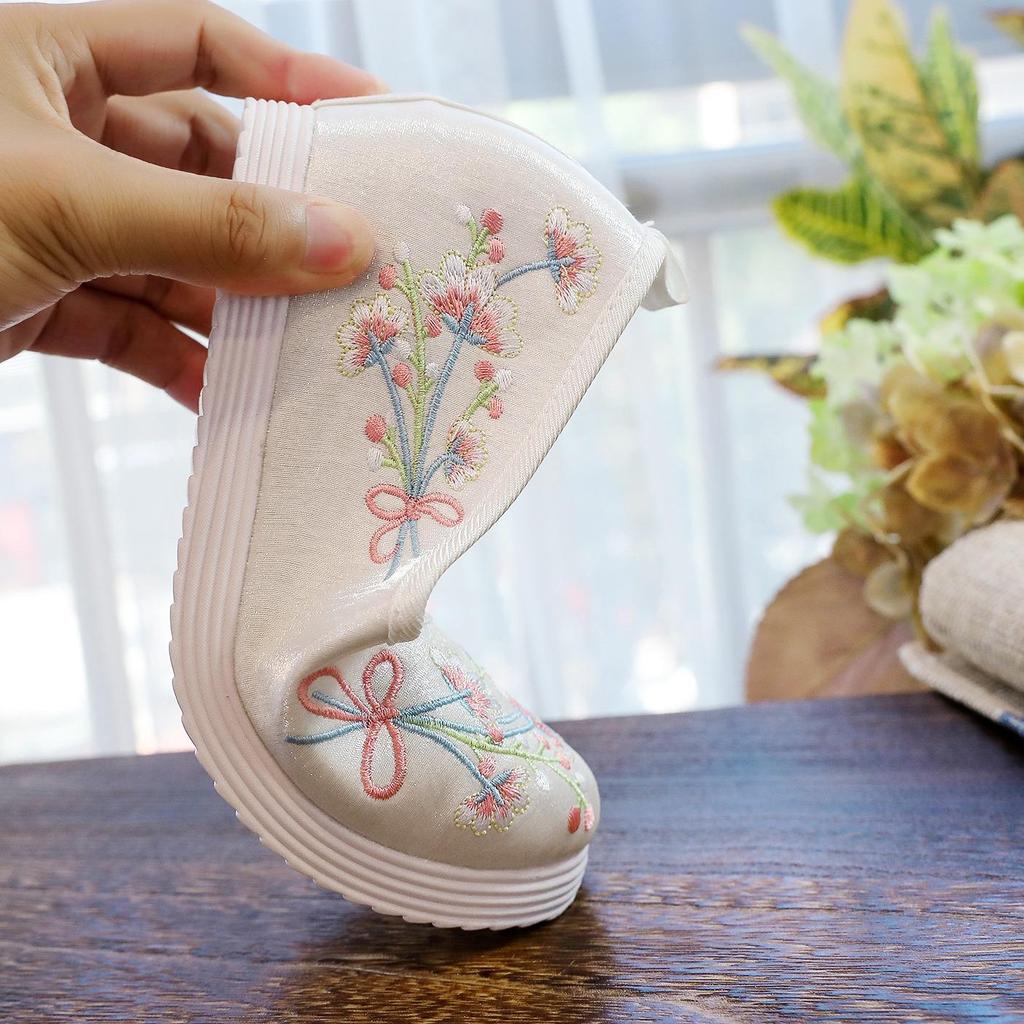 Women's Hanfu Embroidered Round Toe Cloth Shoes for Spring/Autumn - Ancient Style Dance & Stage Play Footwear