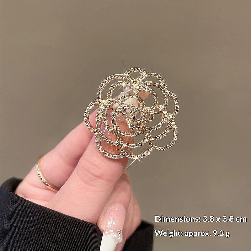 New Niche Retro High-grade Camellia Brooch Exquisite Light Luxury Rose Pin Elegant Suit Fixed Accessories