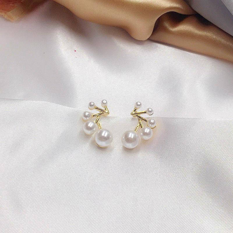 Geometric Round Small Pearl Stud Earrings Simple Small Fresh Earrings Personalized Earrings Women's Jewelry