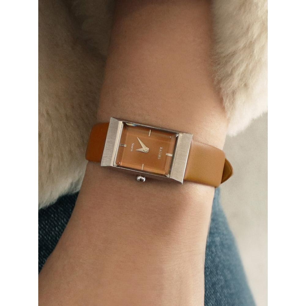 

RUMTTON Женские дизайнерские часы с кожаным ремешком Grid Tan Silver TAN BANDSILVER CASE