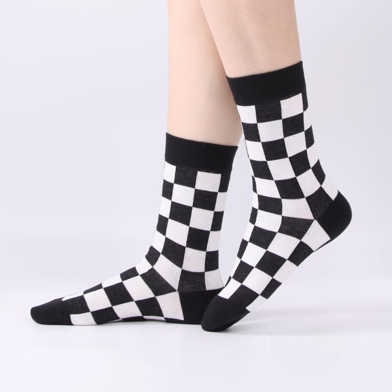 Female Spring and Autumn All Build Checkerboard Square Wicking In The Tube Socks