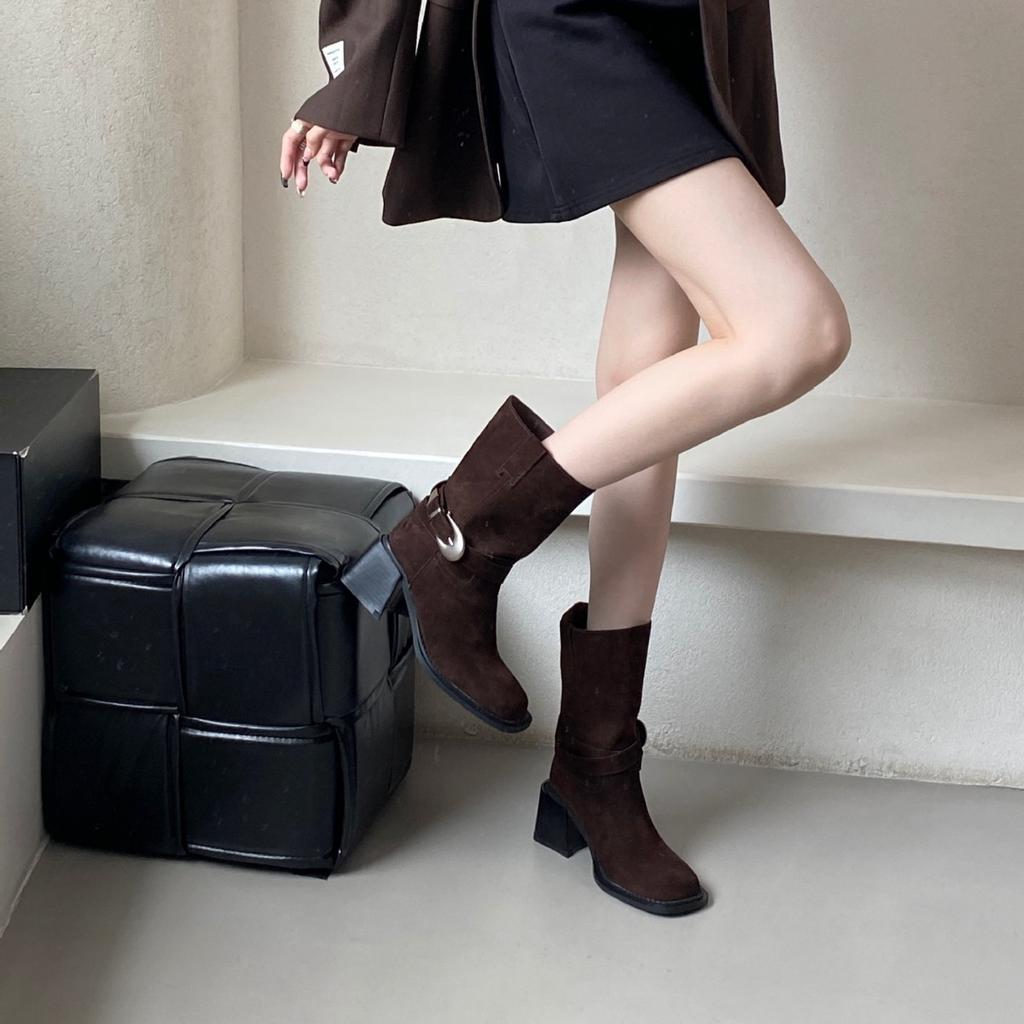 2025 new autumn and winter pleated stacking boots round head belt buckle suede thick heel low sleeve Martin boots