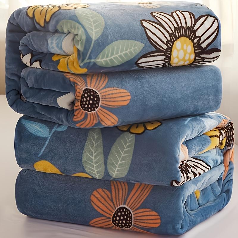 Soft Coral Fleece Floral Print Blanket - Light Blue with White Daisies & Green Leaves, Cozy All-Season Throw for Bedroom, Living Room, Office, Sofa