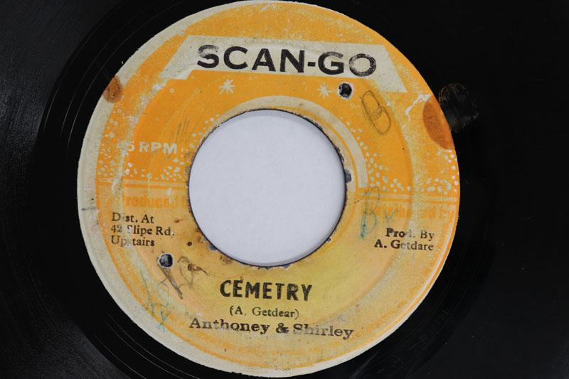 

7-дюймовая пластинка ANTHONEY SHIRLEY SCANGO ALL STA Cemetry Cemetry Version NONE SCANGO 1974 Ямайка Регги Ска Даб Б/у