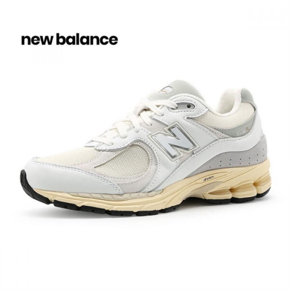 

New Balance 2002r White Gold Metallic 230US5
