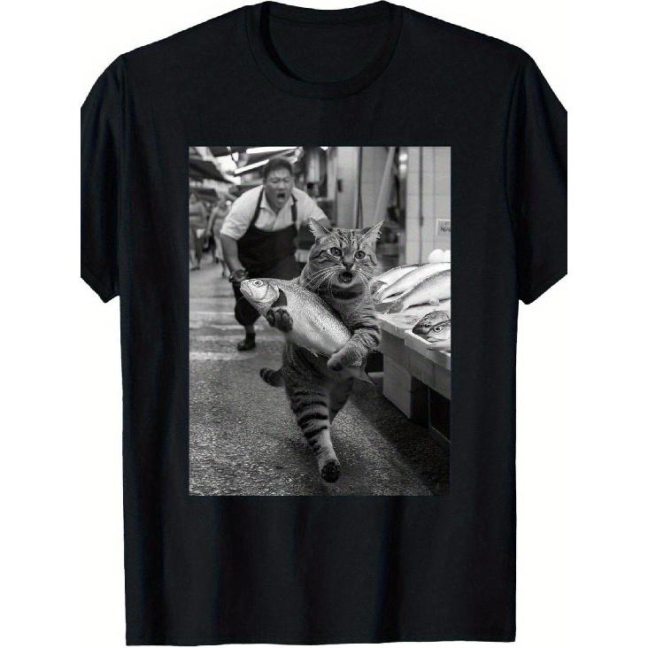 Funny Tabby Cat with Fish T-Shirt - Black Tee Featuring a Striped Cat in a Fish Market Scene, Perfect for Cat Lovers And Foodies - Breathable Summer S чёрный