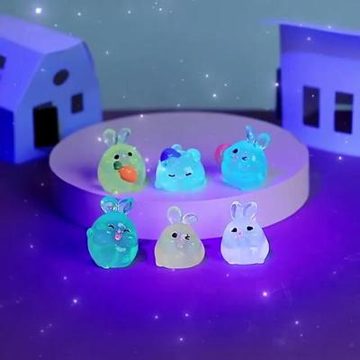 10 Pièces/lot Dessin Animé Lapin Lumineux Animaux Mini Figurine Brille dans le Noir Miniatures Jardin Féerique Décoration Terrarium Mousse Micro Paysage