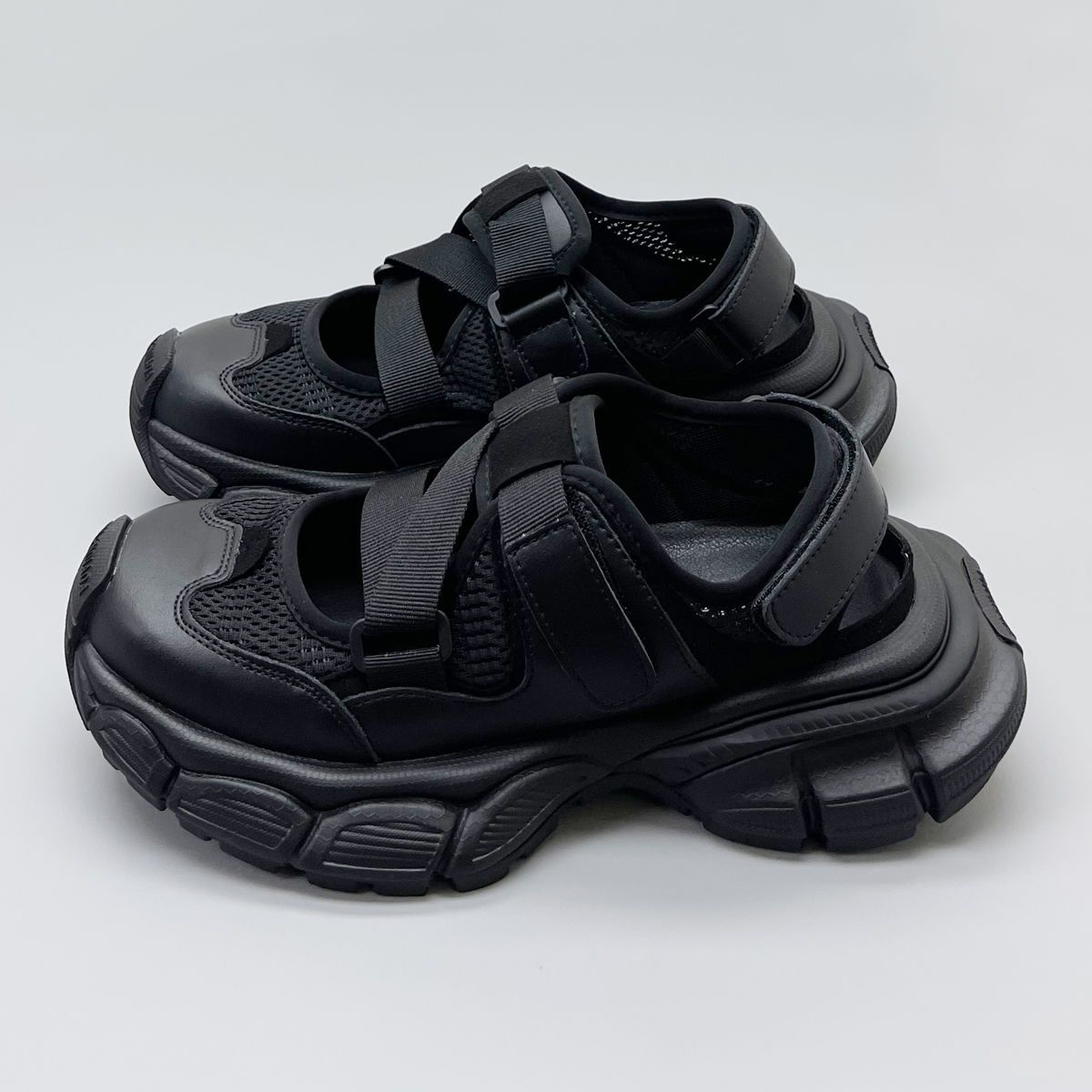 

Удобная женская обувь на толстой подошве, летние новые повседневные тапочки в стиле ретро для дам, спортивные сандалии Allmatch White Shoes 35 чёрный