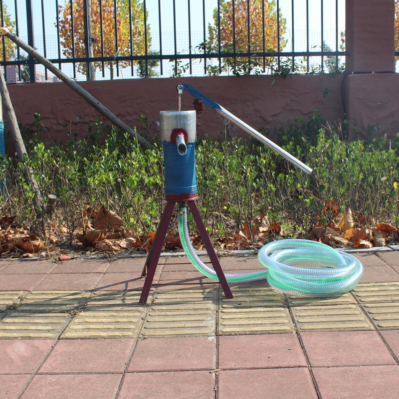 Tradycyjna ręczna pompa do studni wodnej odporna na mróz