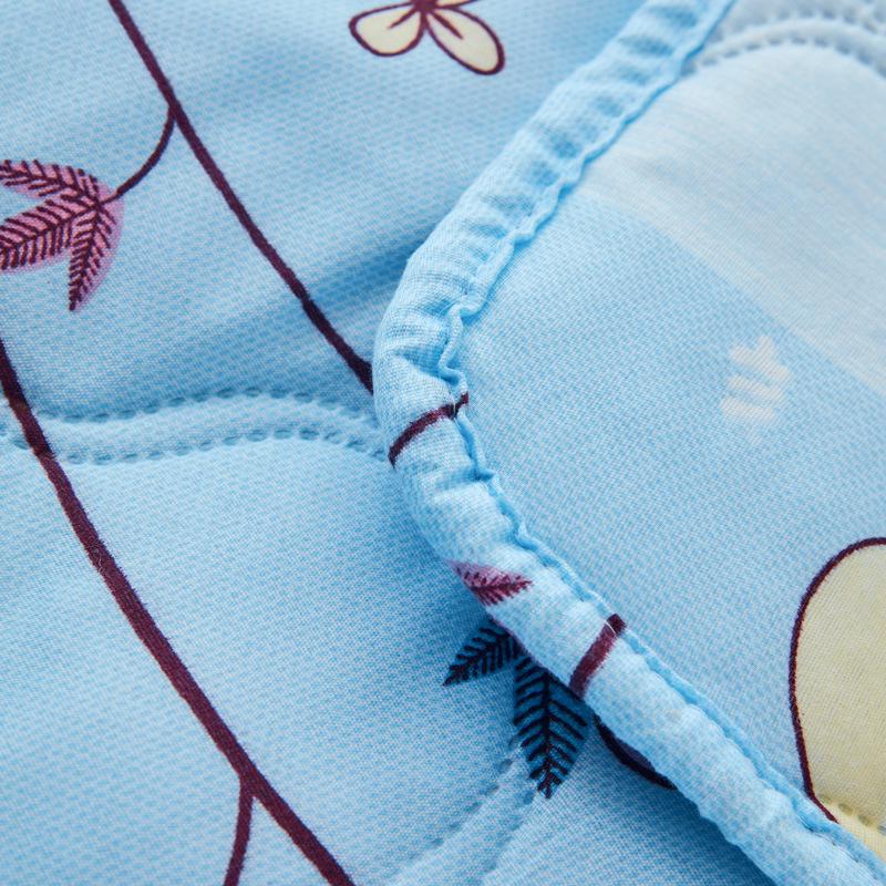 Ultrasonic Embossed Diamond Velvet Summer Quilt – Lightweight and Cool Gift Quilt