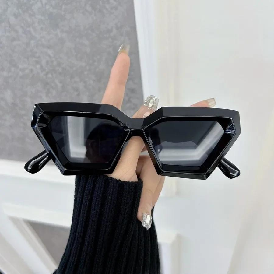 Modische quadratische Sonnenbrille Damen Herren Markendesigner Luxuriöse Sonnenbrille Weiblich Outdoor Casual Reise