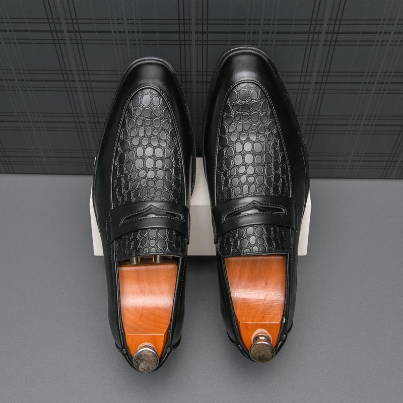 Neue Herren Krokodilmuster Klassische Lederschuhe Business Slipper Formelle Kleiderschuhe Mode Slipper Lässige Fahrschuhe Braun