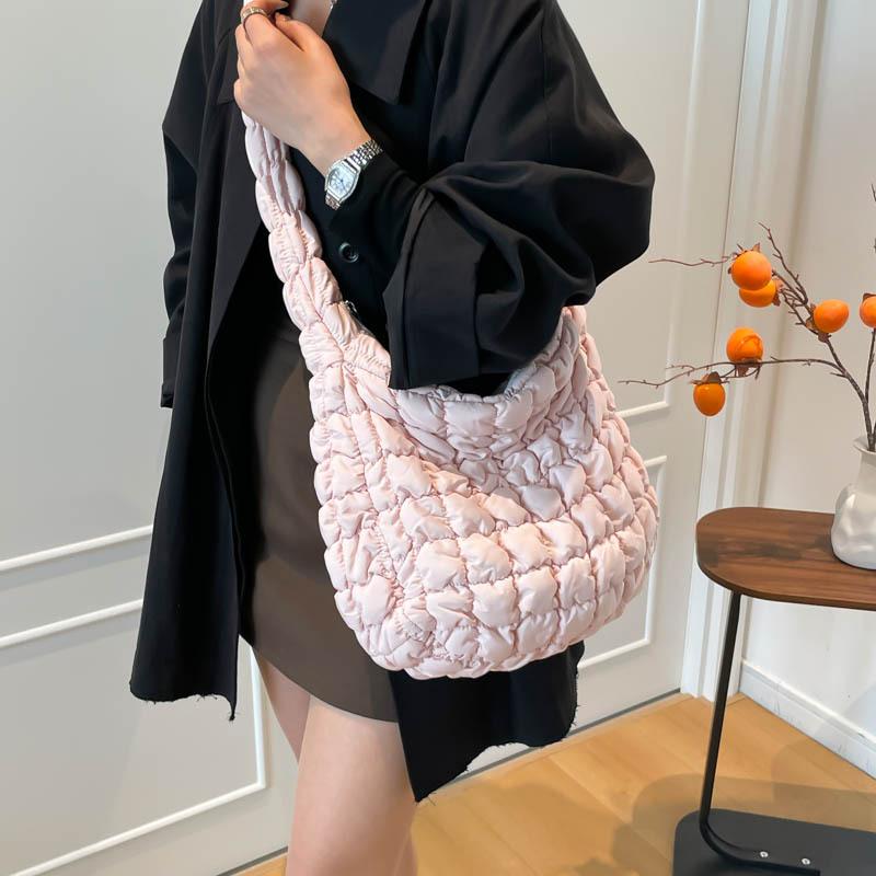2025 New Cloud Pleated Messenger Bag Women's Large Capacity Lightweight Diamond Dumpling Bag Niche Design Shoulder Bag