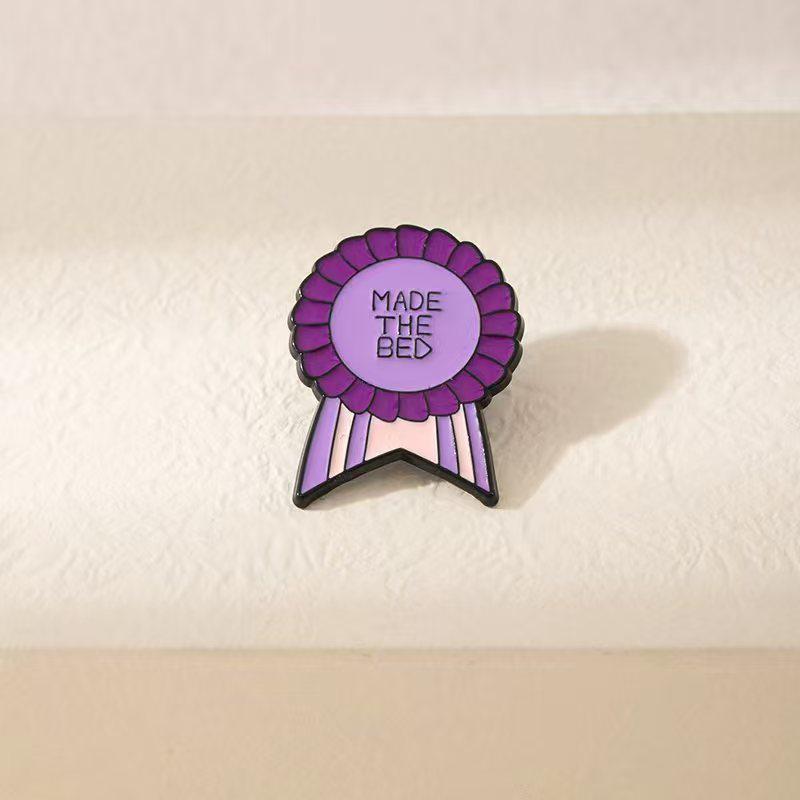 Zinc Alloy English Letter Brooch: Colorful, Personalized Badge Ornament