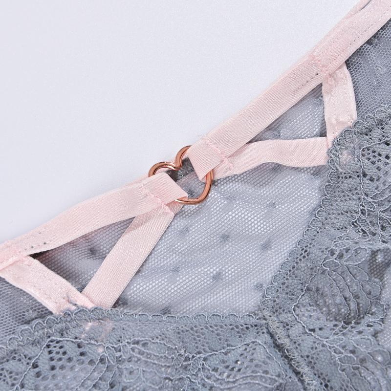 TERMEZY 2Pcs/Lot Sexy Lace Panties Women Low-waist Underwear Hollow Out Transparent Thong Female Seamless G-string Lingerie Underpant