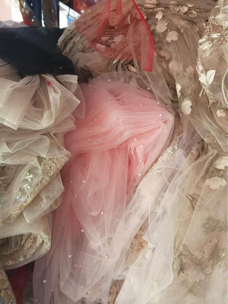 Weicher seidiger Perlen-Netzstoff für handgefertigte Hochzeitskleider & Desserttisch-Dekoration