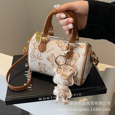 Premium Sense Niche Bag Women's Summer 2025 New Fashion Versatile Messenger Bag Popular Portable Boston Bag