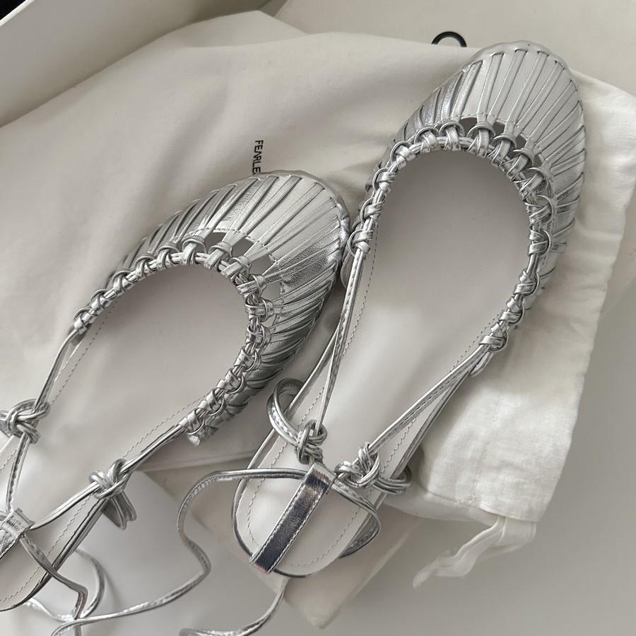 Version peau de mouton~ Niche française tissée ajourée sac à bandoulière sandales tête sandales à talon bas avec jupe vacances sandales romaines