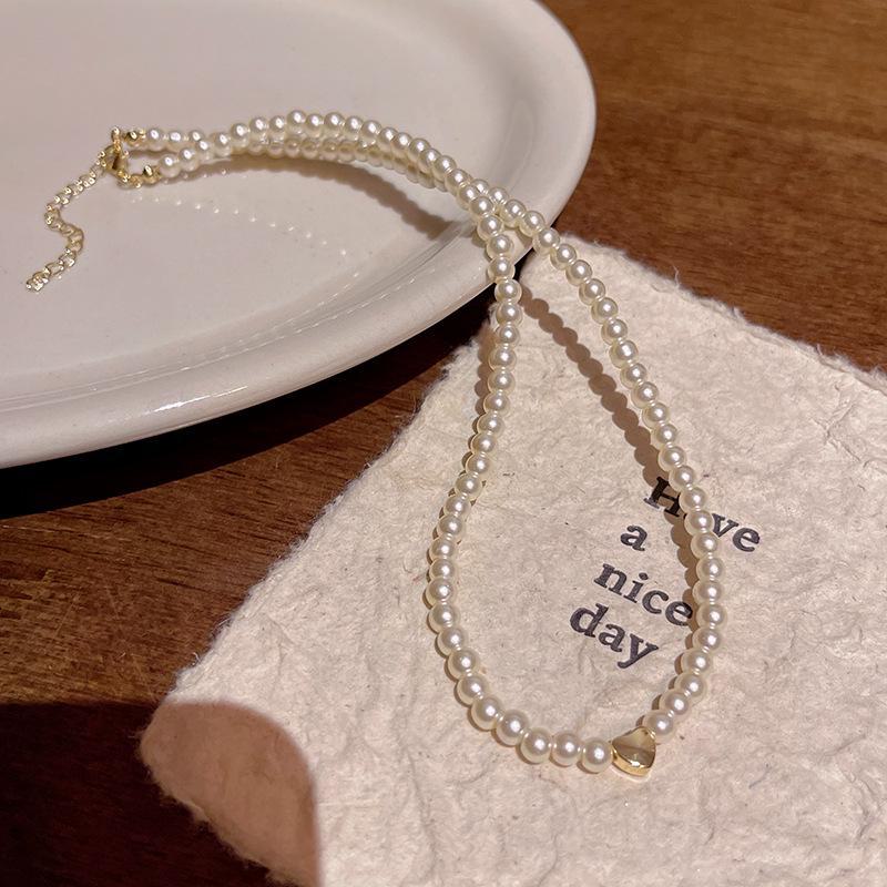 Baroque Pearl Pendant Necklace - Elegant Retro Clavicle Jewelry for Women