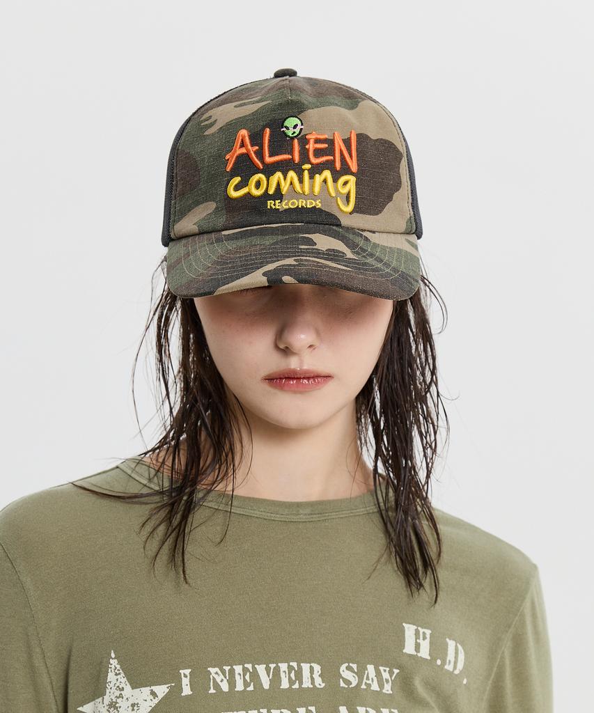 HOODHOOD Alien Coming Camo Trucker Cap Khaki