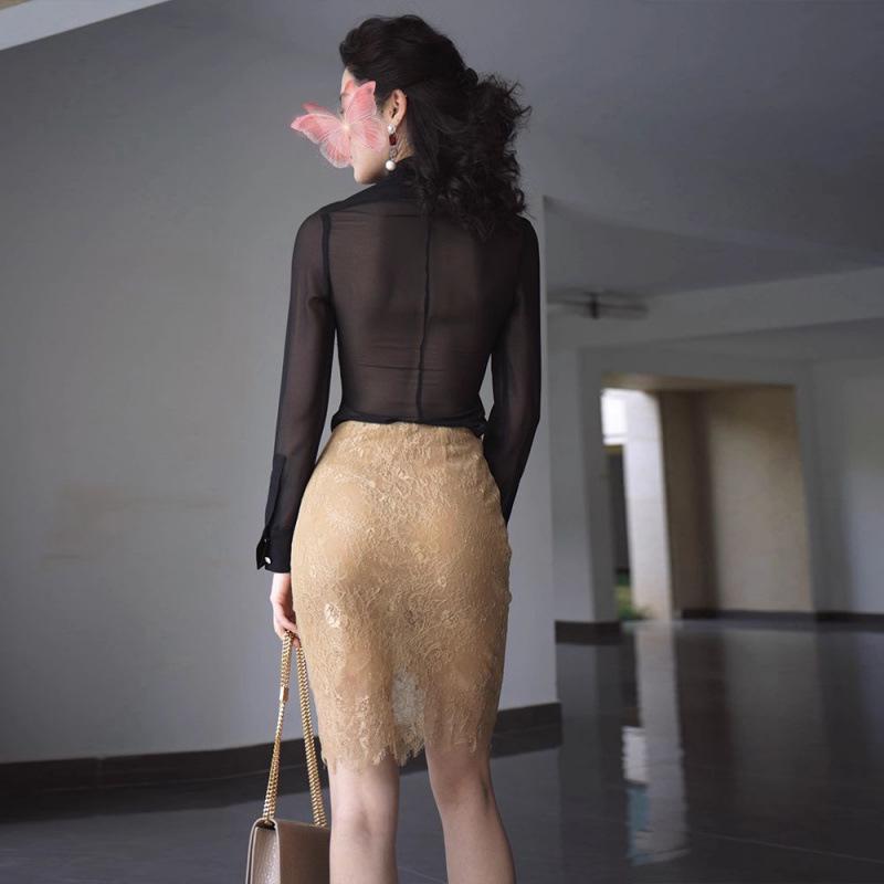 High-Waisted Lace Spliced Elegant 2025 Slimming Short Skirt