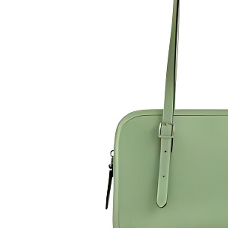 Coach Schultertasche Schwingreißverschluss 25 einfarbig geprägtes Logo Namensschild Reißverschlussöffnung Kartensteckplatz Schutz Füßchen Handschuh gegerbtes Leder Achsel Hand mittel