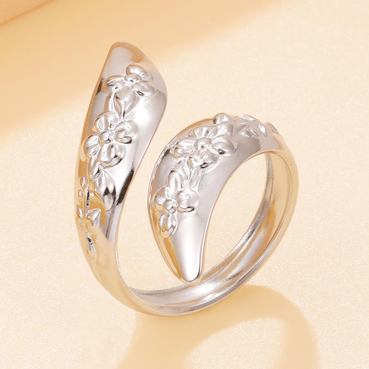 Retro Leaf and Flower Embossed 18K Gold Stainless Steel Ring серебряный