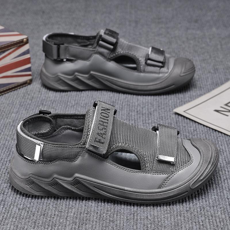 Herrensandalen weiche Sohle 2025 Sommer neu römisch Urlaub lässig Strandschuhe Lochschuhe atmungsaktiv Zehentrenner