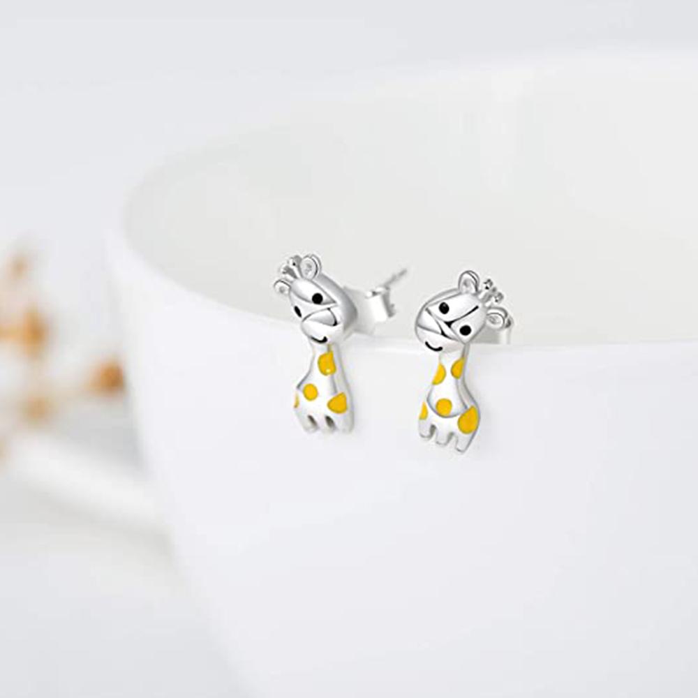 Lovely Giraffe Earrings Black Eyes Yellow Spotting Enamel Jirafa Animal Stud Earrings for Women Nice Gift Fashion Jewelry