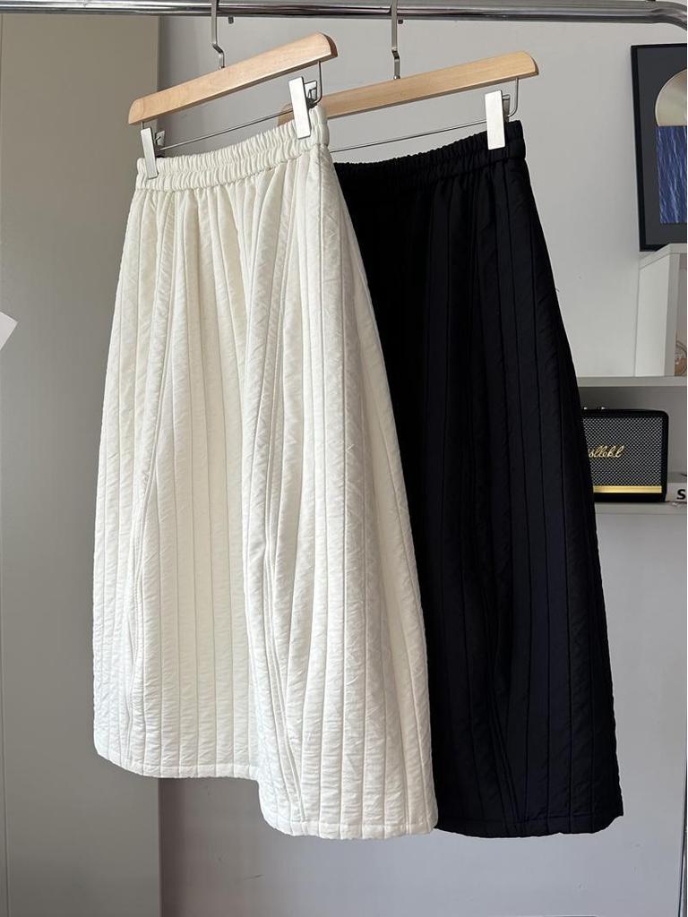 Minimalist Quilted Warm Pleated Cotton Midi Skirt in Dark Horse