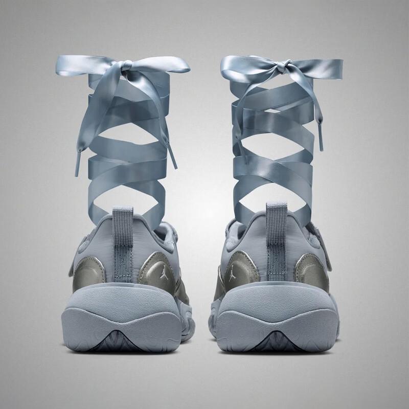 Nike Women's Pointe Fashion Casual Shoes