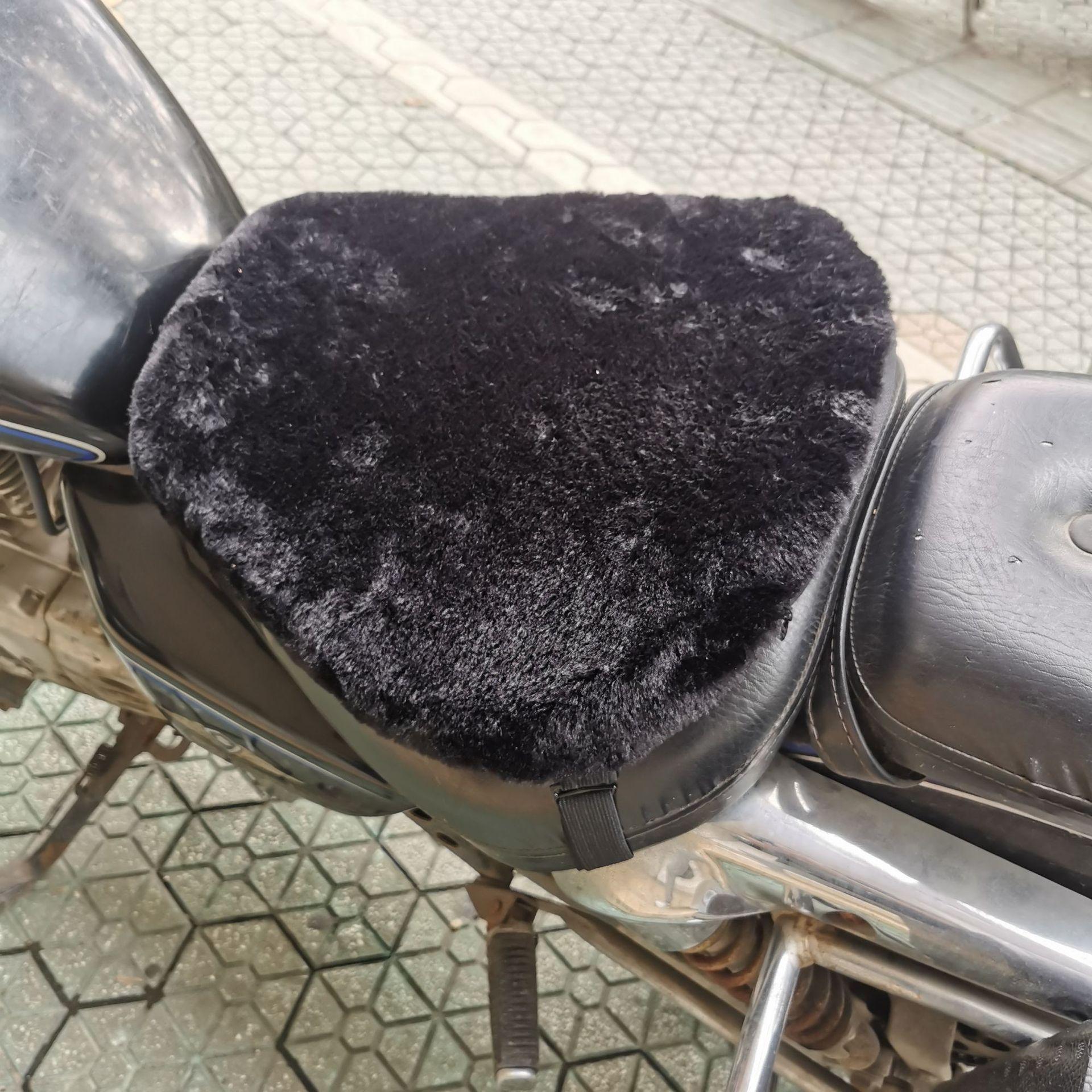

Saddle Shock-Absorbing Motorcycle Seat Cushion with Sun Protection, Heat Insulation, Moisture Resistance, and Breathable Perspiration-Wicking Design. One Size