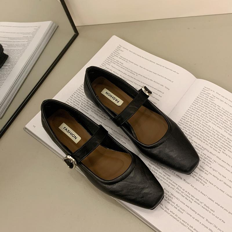 

Женские туфли Мэри Джейн серебристого цвета на низком каблуке с квадратным носком, новая зимняя коллекция 2025, одинарные туфли в стиле ретро, модные маленькие кожаные туфли 35 чёрный