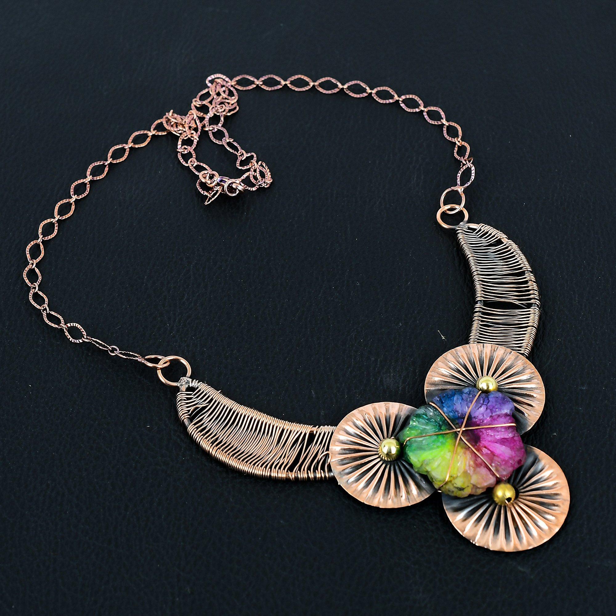 

Радужный солнечный кварцевый драгоценный камень ручной работы из медной проволоки, ювелирное ожерелье для женщин 18 Inches разноцветный