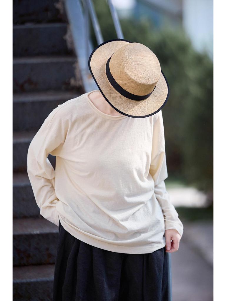 Autumn Beige Round Neck Long Sleeve Knit Top for Layering and Spring Commute