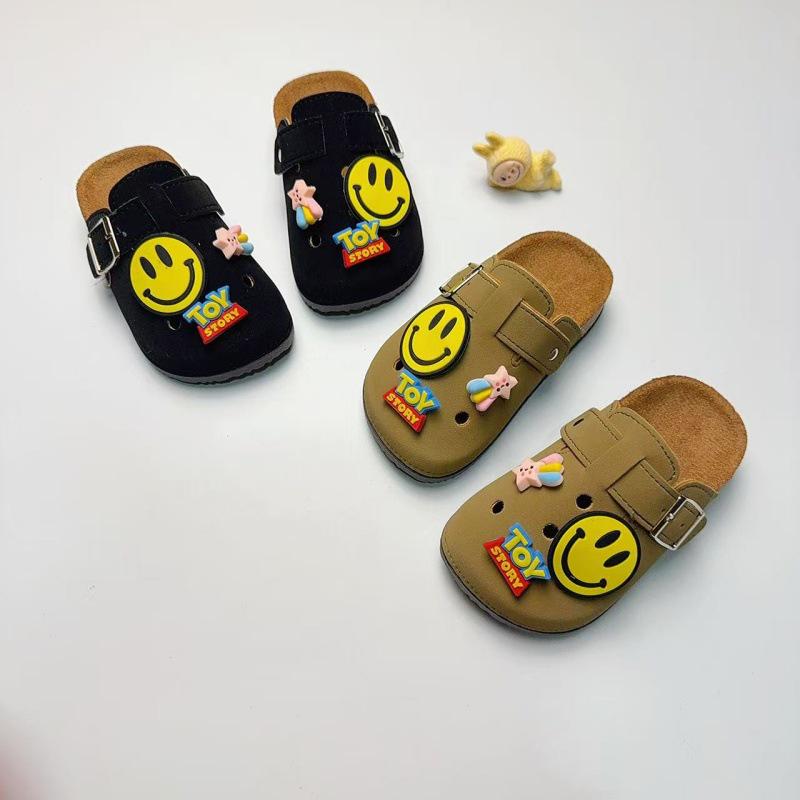 Children's Cartoon Birkenstock Slippers: Cute Closed-Toe Spring Outdoor Shoes for Boys & Girls with Thick Soles.
