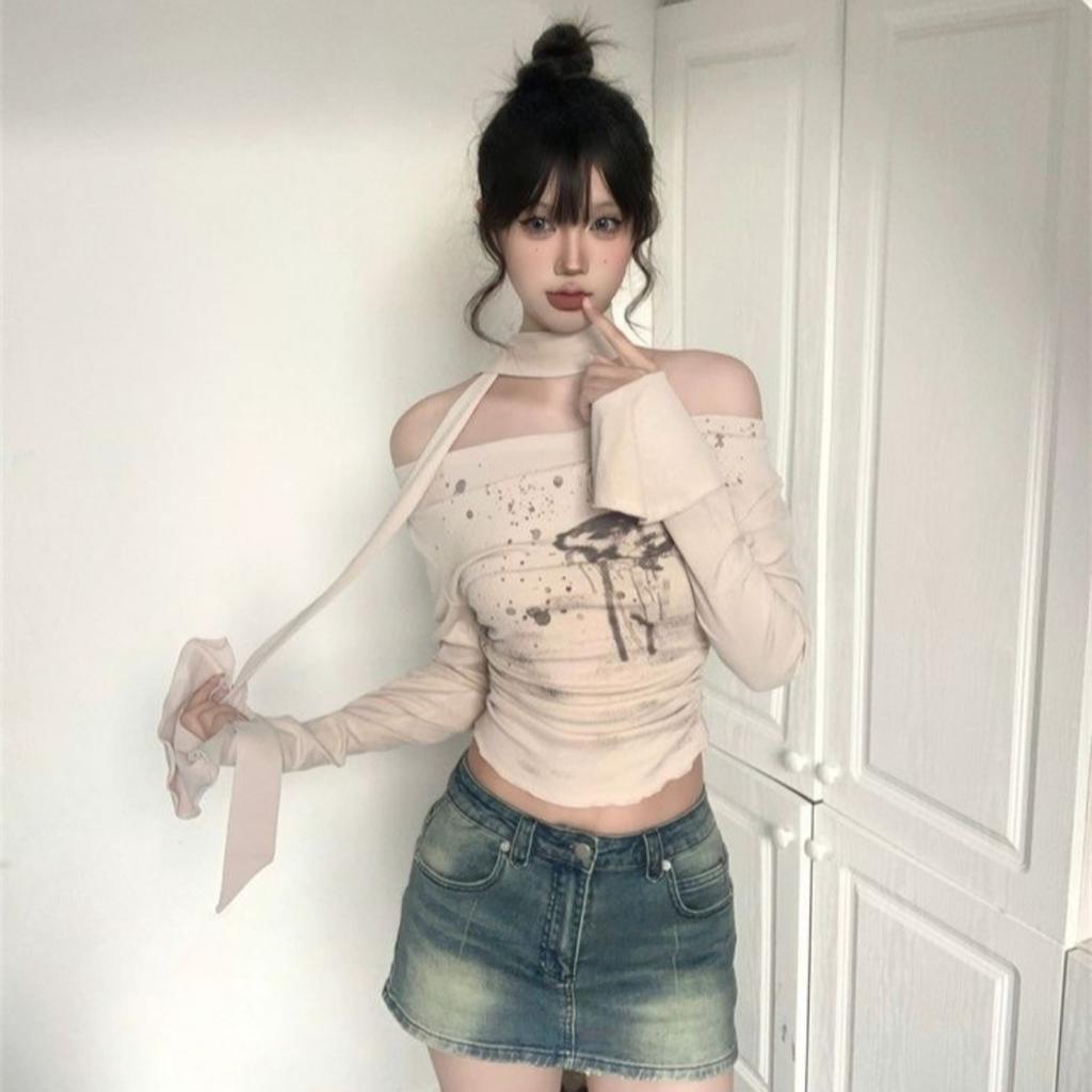 2KWEIRD Japanese Y2k Off Shoulder Tops With Scarf Trashy 2000s Style Graffiti Print T-shirt Vintage Harajuku Flare Sleeve Tops