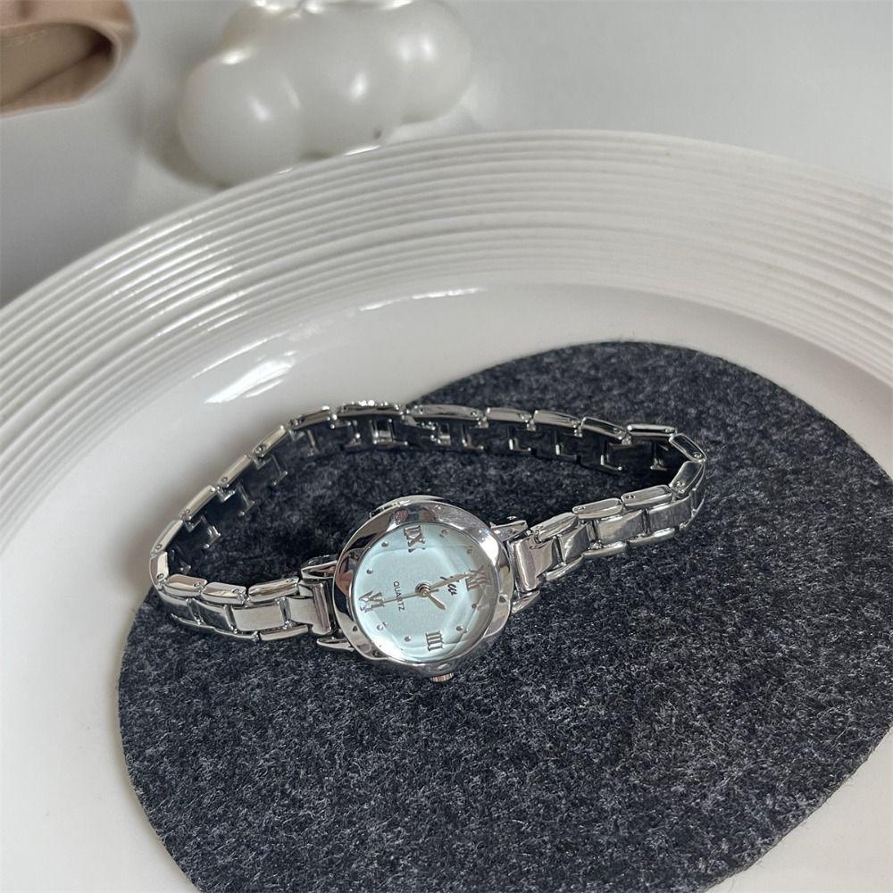 Exquisite Women Watch Light Luxury Quartz Wristwatch Fashionable Golden Wrist Watch Casual Wear