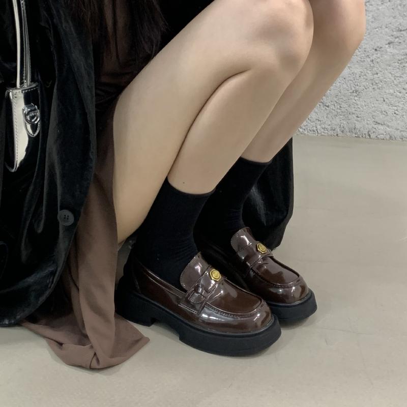Fashion High Quality Patent Leather Loafers Women Vintage Brown Metal Decoration Designer Shoes Comfortable Thick Bottom Leather Shoes
