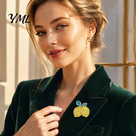 Alloy Lemon Jewelry Double Rhinestone Brooch Pin, Yellow Lapel Pin for Women Decorative Men, Fruit Badge Suit Jackets and Bags