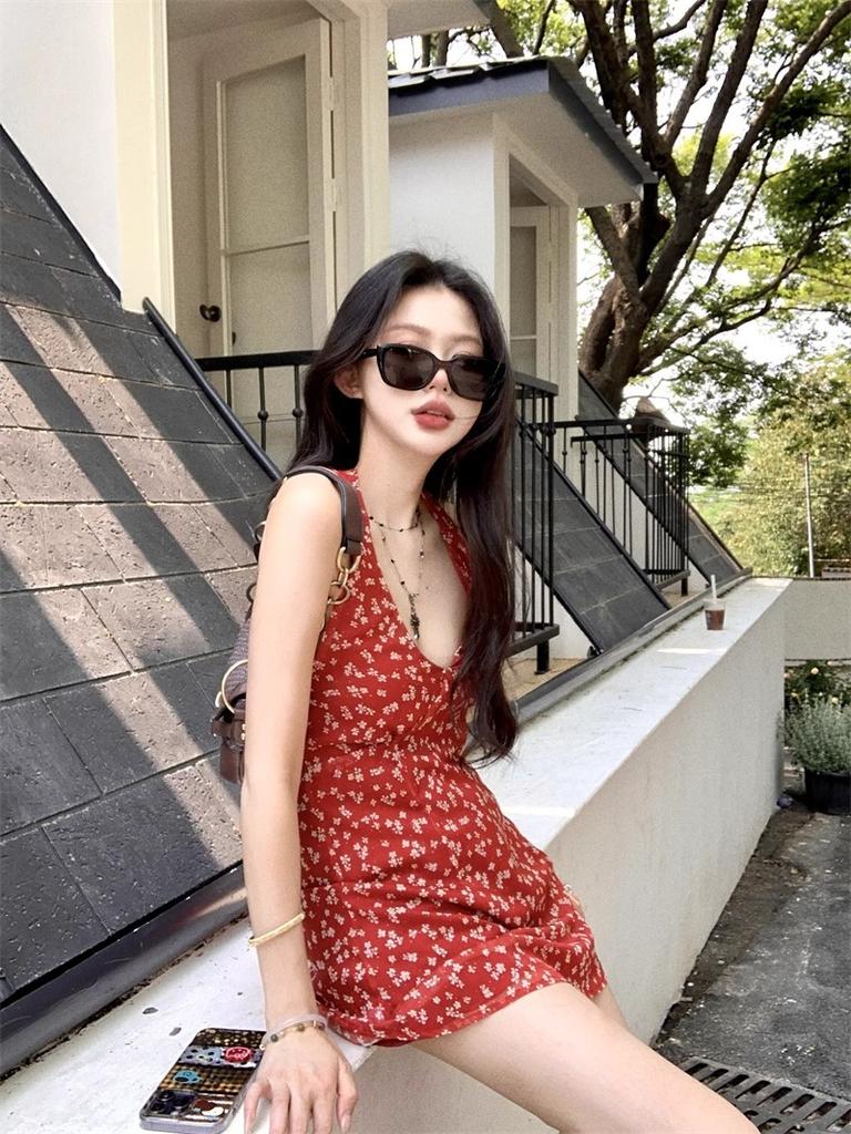 Red floral backless v-neck neck dress women's summer slim chiffon skirt design waist a-word short skirt