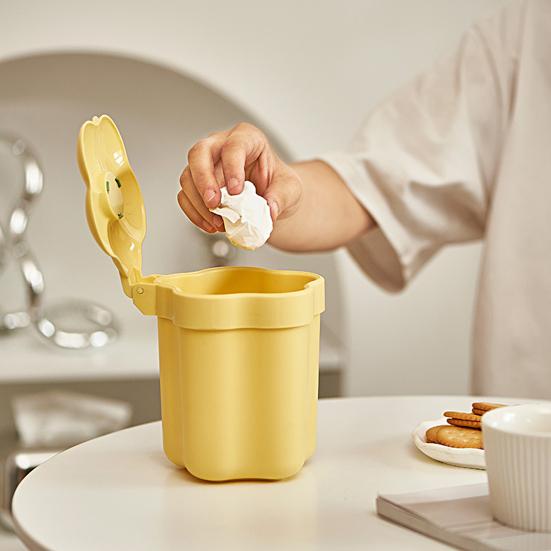 Mini Trash Can Floral Design Press Button One-hand Opening Creative Flower Shape Desktop Waste Bin for Daily Use