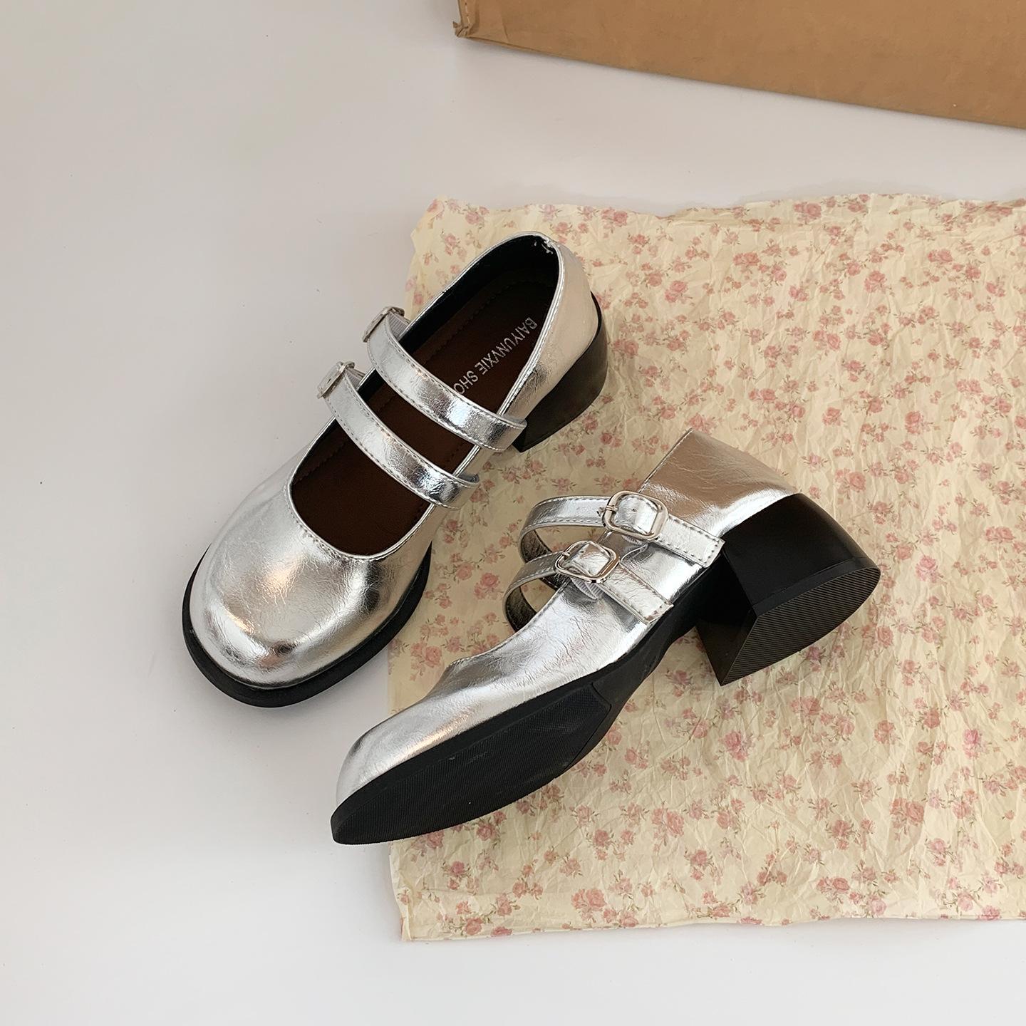 

White high-end retro French thick heel light mouth single shoes women s summer 2025 new skirt versatile Mary Jane shoes 40 серебряный